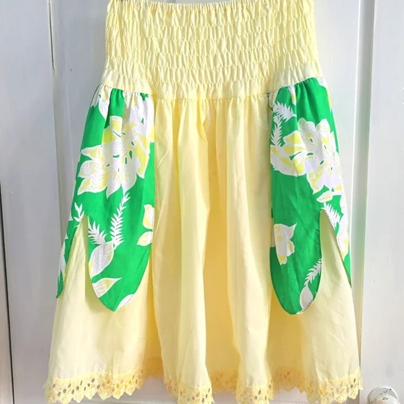 Cute Vintage Smocked Shirred Full Petal Skirt Set with Tube Top Eyelet Trim - Picture 2 of 11